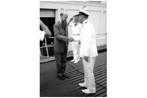 87 Bengt Kontiki Danielsson, gäst ombord under Honolulu besöket.jpg